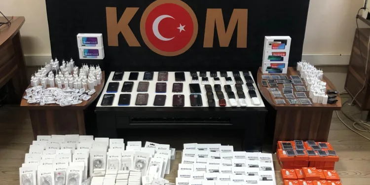 Bursa’da kaçak cep telefonu operasyonu