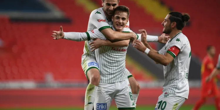 Bursaspor gözünü kupaya çevirdi
