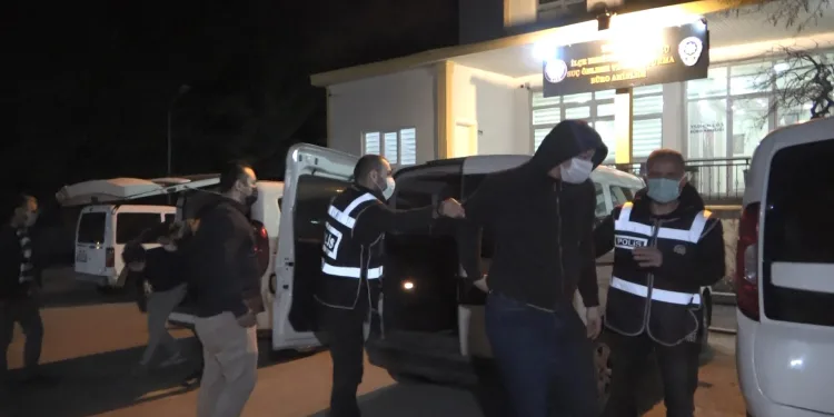 Bursa’da çiğ köftecide sahte içki operasyonu