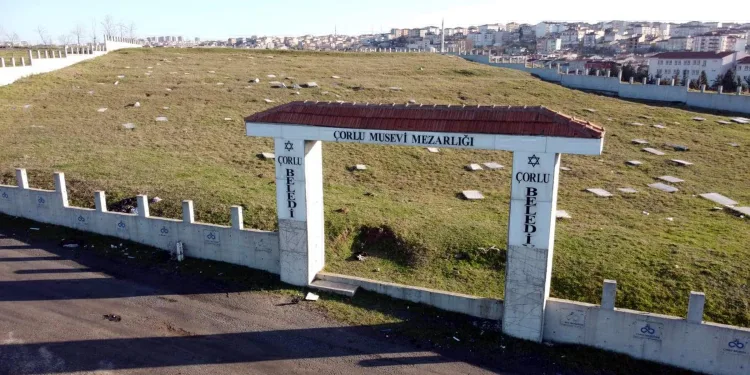 Tarihi Musevi Mezarlığı’nın kapısı 2’nci kez çalındı