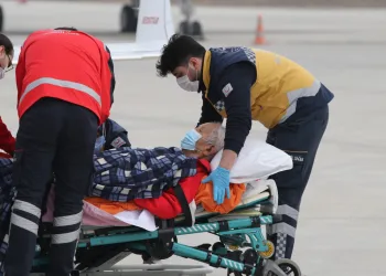 ABD’de yaşayan Prof. Dr. İlhan Başgöz ambulans uçakla Türkiye’ye getirildi