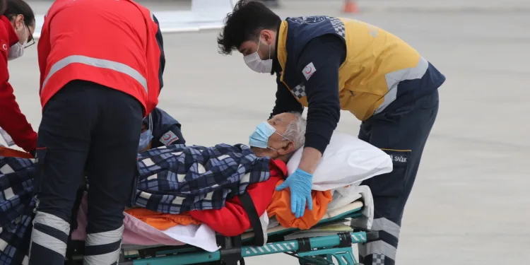 ABD’de yaşayan Prof. Dr. İlhan Başgöz ambulans uçakla Türkiye’ye getirildi