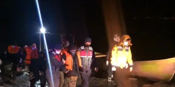 Gölde mahsur kalan kaçak avcılar kendilerini ihbar etti