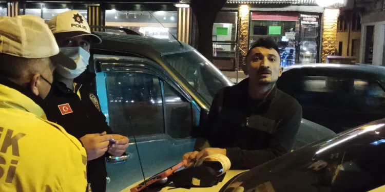Bursa’da kısıtlamada ehliyetsiz yakalanan sürücüye ceza