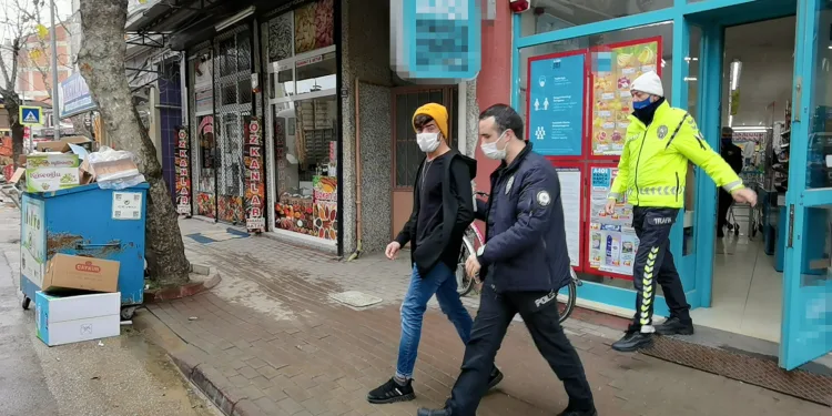 Bursa’da markette ceplerini doldururken yakalandı