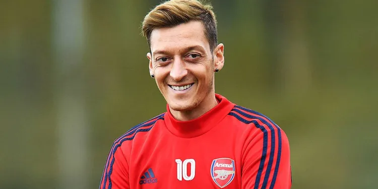 Mesut Özil, Fenerbahçe için imzaya geliyor