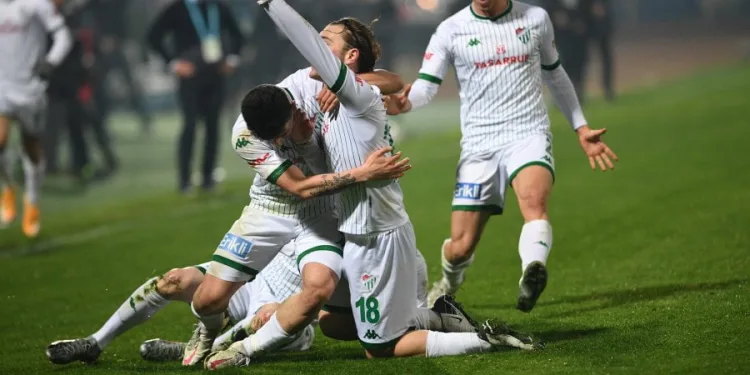 Bursaspor, 18’de 18 gidiyor.TFF 1. Lig’de her maçta gol atıyor