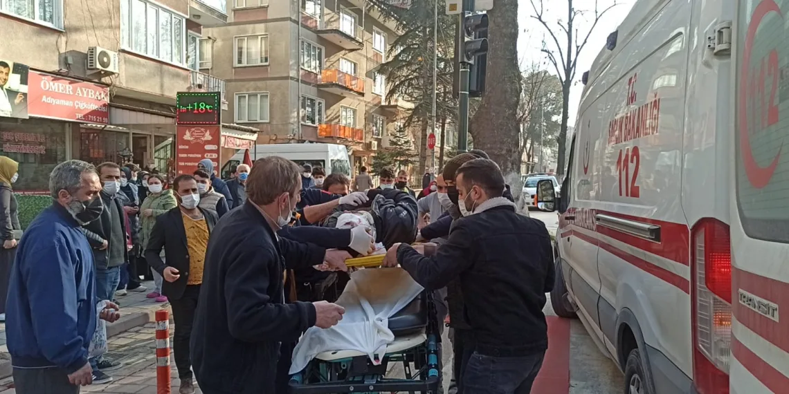 Yaya geçidinden geçerken otomobil çarptı