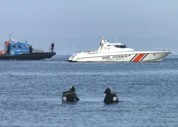 Denizde kaybolan eşini bulana 100 bin TL verecek