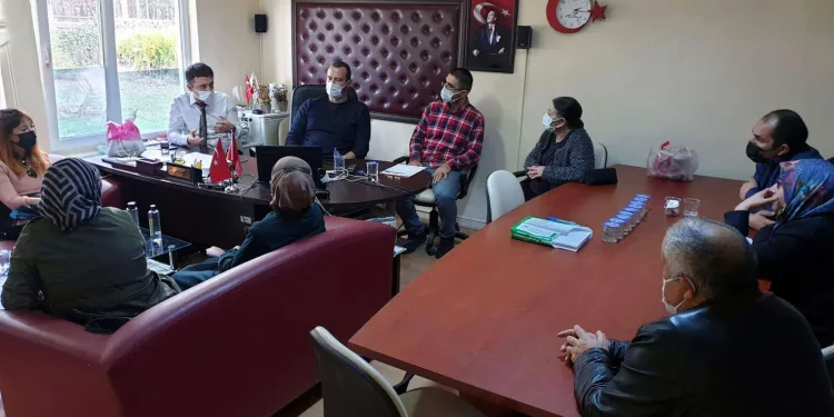 Bursa Orhaneli’de 5 çiftçiye bamya dikimi proje desteği sağlandı