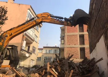 Osmangazi’de metruk bina temizliği
