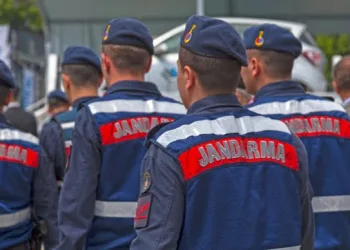 Bursa’da müşteri kılığındaki jandarmaya yakalandı