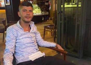 Ev arkadaşını bıçaklayarak öldürdü