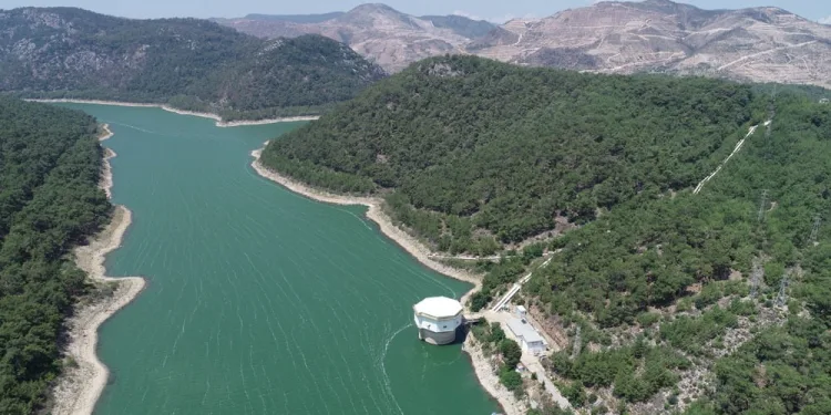 İzmir’de rekor yağış! Barajlar bir gecede doldu