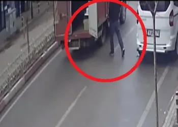 Bursa’da kamyonetin açık kalan kapısı sonu oluyordu