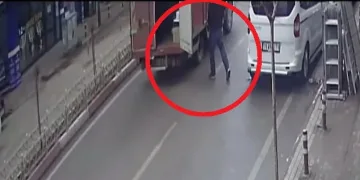 Bursa’da kamyonetin açık kalan kapısı sonu oluyordu