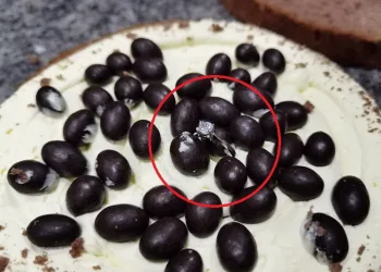 100 pastadan birinin içine pırlanta yüzük koydu