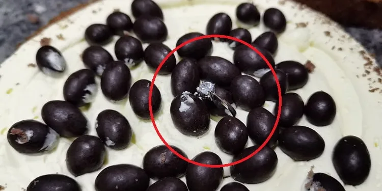 100 pastadan birinin içine pırlanta yüzük koydu