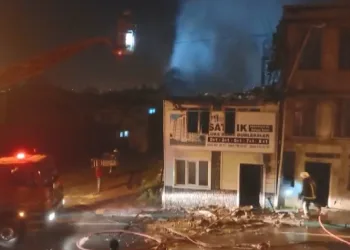 Bursa’da müstakil evdeki yangın apartmana sıçradı