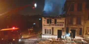 Bursa’da müstakil evdeki yangın apartmana sıçradı