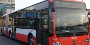 Otobüs durağında bekleyen genç kıza cinsel taciz