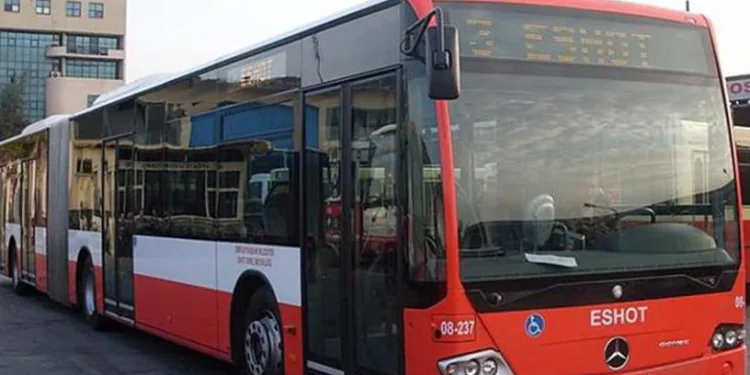 Otobüs durağında bekleyen genç kıza cinsel taciz