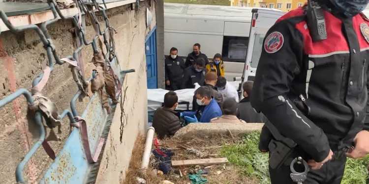 Eşi ve eniştesini öldürüp kayıplara karıştı