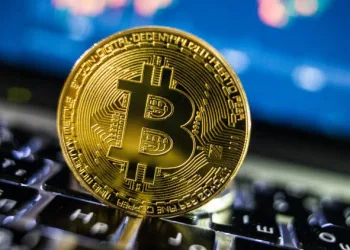 Tarihi zirveye ulaşan Bitcoin düşüşe geçti
