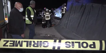 Bursa’da vince çarpan TIR devrildi: 1 ölü