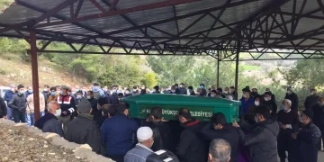 Bursa’da görevli doktora memleketinde hüzünlü tören