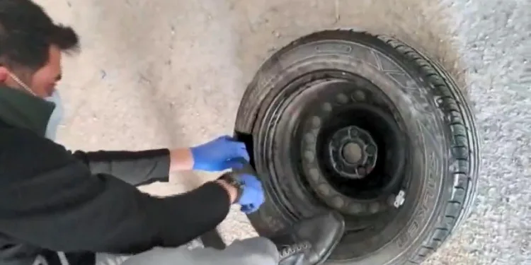 Bursa’da otomobil lastiğinden 2 kilo uyuşturucu çıktı