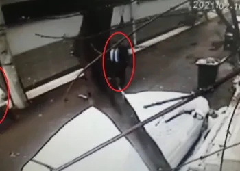 Bursa’da gazeteciye silahlı saldırı kamerada