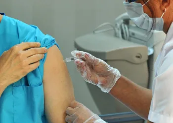 Bursa’da aşı olan profesör test sonuçlarını paylaştı