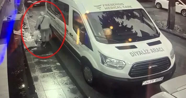 Yaşlı kadın kapağı çalınan rögar deliğine düştü