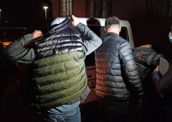 Bursa’da kumar baskınında savunmalar pes dedirtti