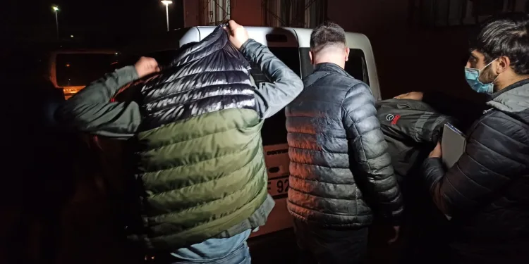 Bursa’da kumar baskınında savunmalar pes dedirtti