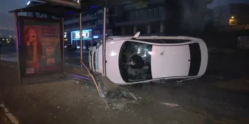 Bursa’da otobüs durağına daldı! Arkadaşlarını bırakıp kaçtı