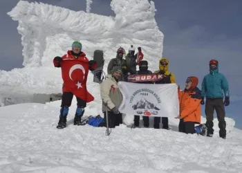 Bursalı dağcılar Uludağ zirvesine tırmandı