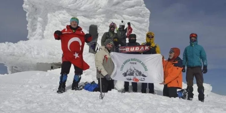 Bursalı dağcılar Uludağ zirvesine tırmandı