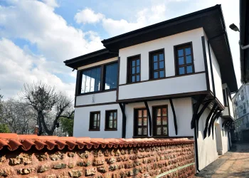 Bursa’da 2 asırlık binanın restorasyonunda sona gelindi