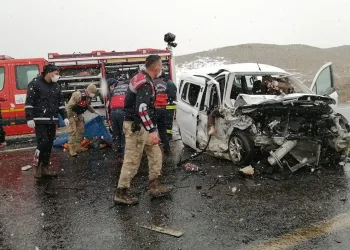 Feci kazada ortalık savaş alanına döndü! 3 ölü