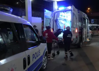Bursa’da iki araç kafa kafaya çarpıştı: 11 yaralı