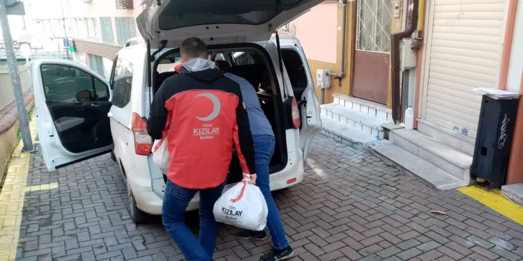 Türk Kızılay Bursa gönüllere dokunuyor