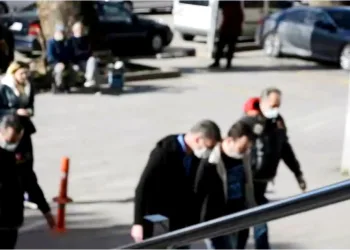 Bursa polisi otomobil içinde bastı! Kıskıvrak yakalandılar