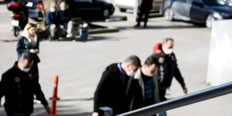 Bursa polisi otomobil içinde bastı! Kıskıvrak yakalandılar