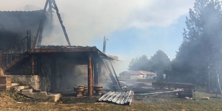 Bursa’da restoran alev alev yanarak küle döndü