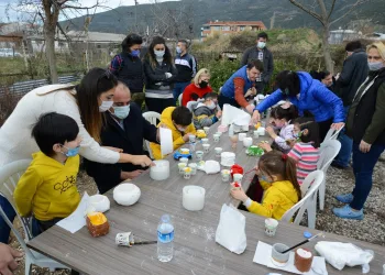 Başkan Sertaslan özel çocuklarla saksı boyadı