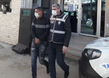 Rögar kapağı hırsızı suçüstü yakalandı