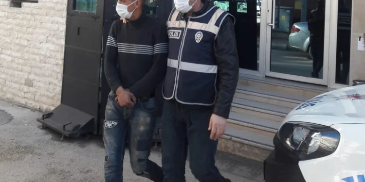 Rögar kapağı hırsızı suçüstü yakalandı
