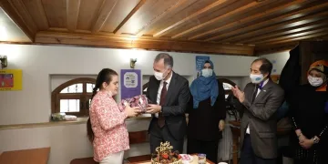 Engelsiz Yaşam Merkezinde sürpriz doğum günü